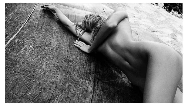 VOGUE ITALIA Y ESPAÑA: Candice Swanepoel, supermodelo internacional de altísima cotización, mirada por el fotógrafo Adam Franzino.