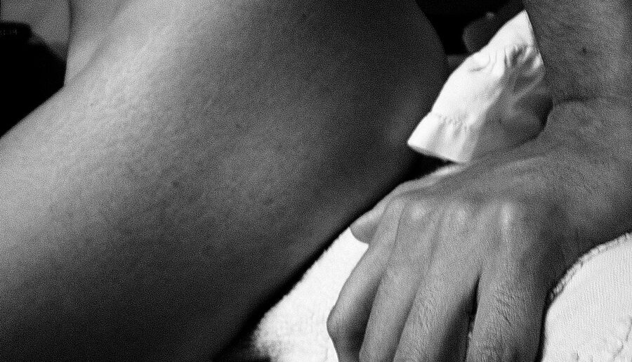 MANOS Y DESNUDOS: PRIMERAS EDICIONES. POR AMILCAR MORETTI